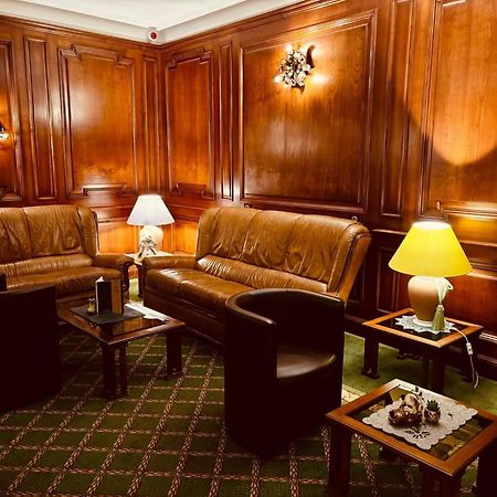 Hotel Restaurant Aux Trois Roses Ла Петит-Пиер Екстериор снимка