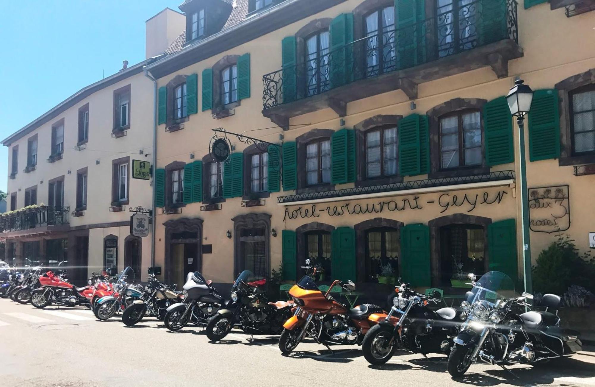 Hotel Restaurant Aux Trois Roses Ла Петит-Пиер Екстериор снимка