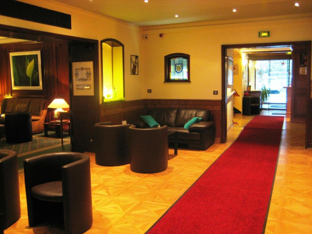 Hotel Restaurant Aux Trois Roses Ла Петит-Пиер Екстериор снимка