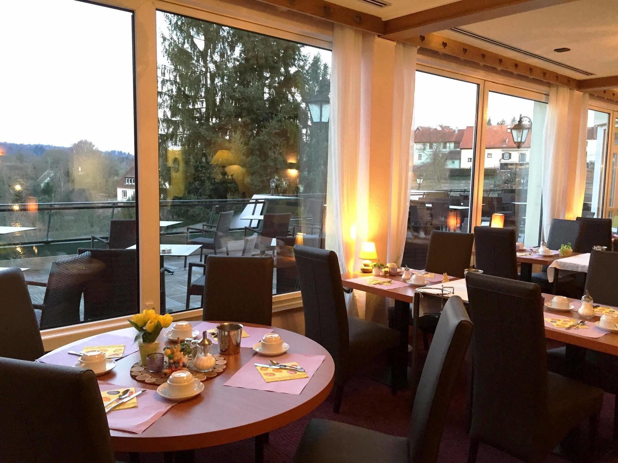 Hotel Restaurant Aux Trois Roses Ла Петит-Пиер Екстериор снимка