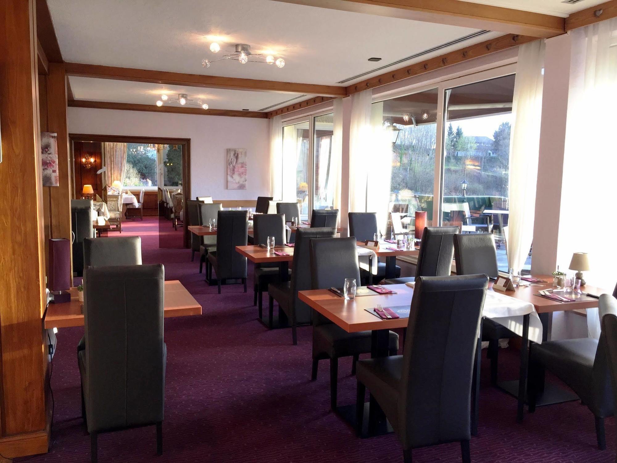 Hotel Restaurant Aux Trois Roses Ла Петит-Пиер Екстериор снимка