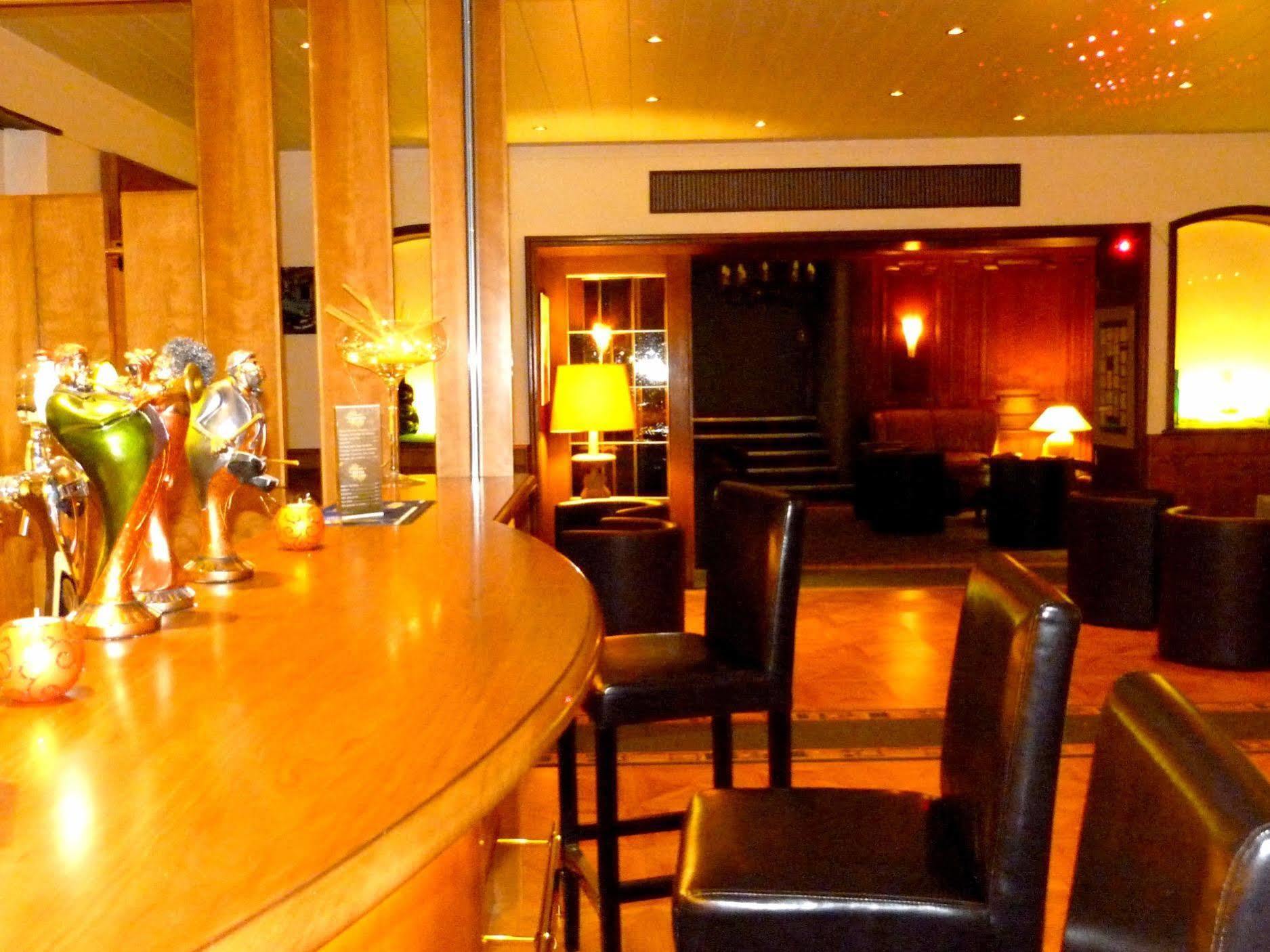 Hotel Restaurant Aux Trois Roses Ла Петит-Пиер Екстериор снимка